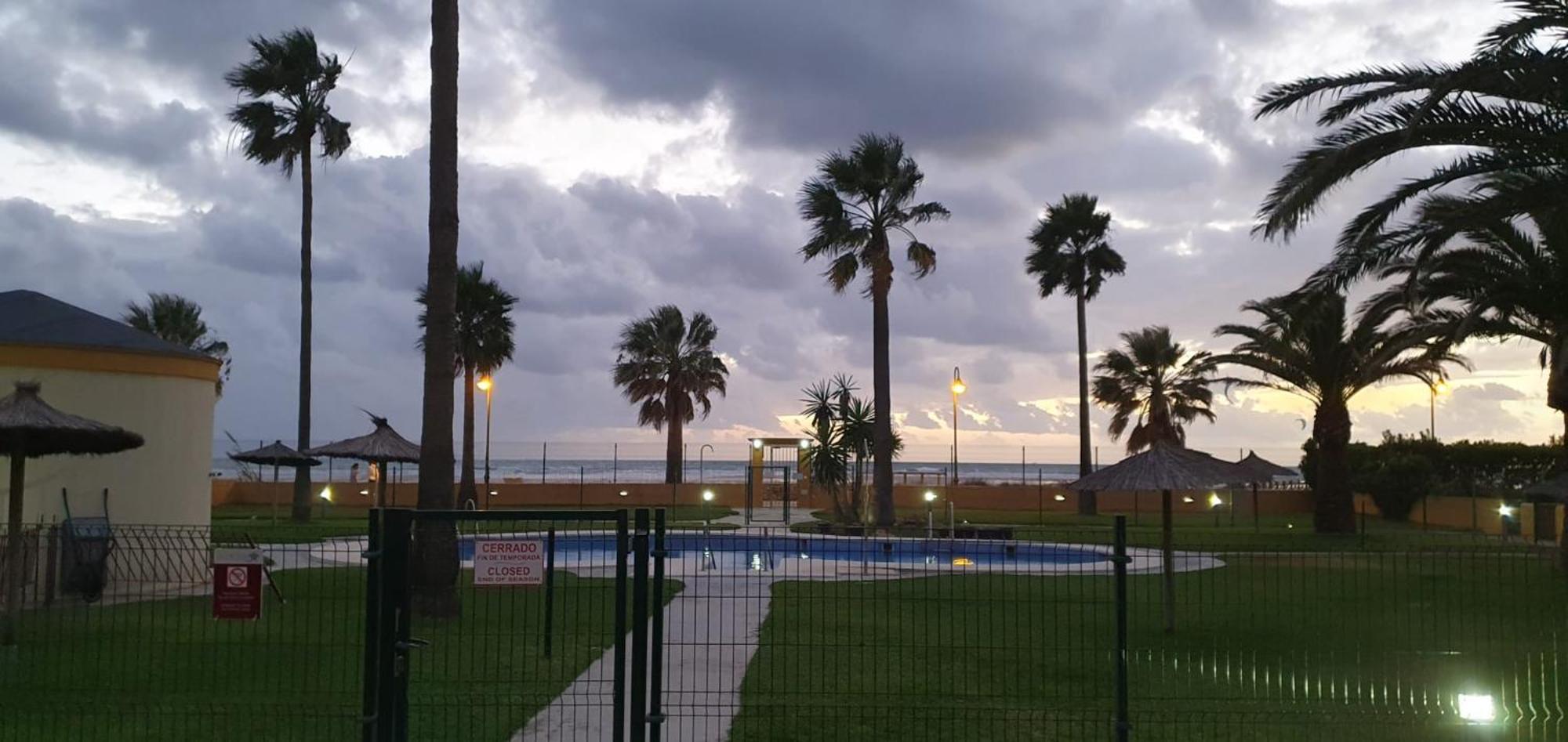 La Tortuga I, Encantador Apartamento Con Garaje En Primera Linea De Playa Tarifa Esterno foto